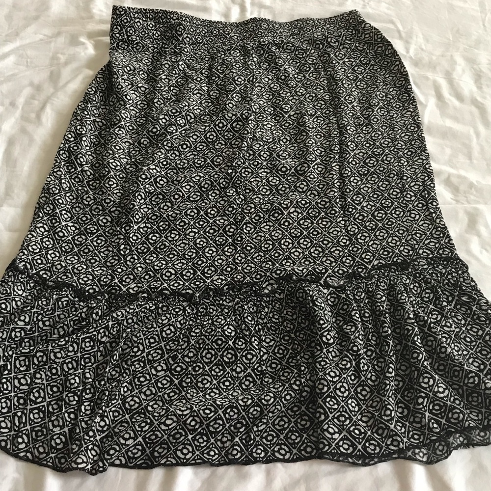 Black white skirt